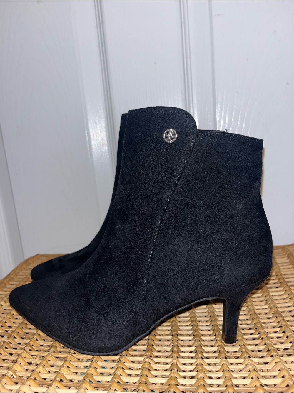 GIANI BERNINI Carminee memory foam kitten heel ankle booties